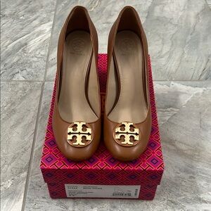 Tory Burch Tan Leather Heels with Gold Logo